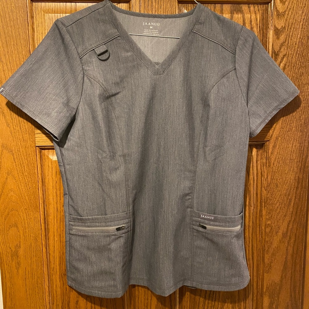 Jaanuu scrub set